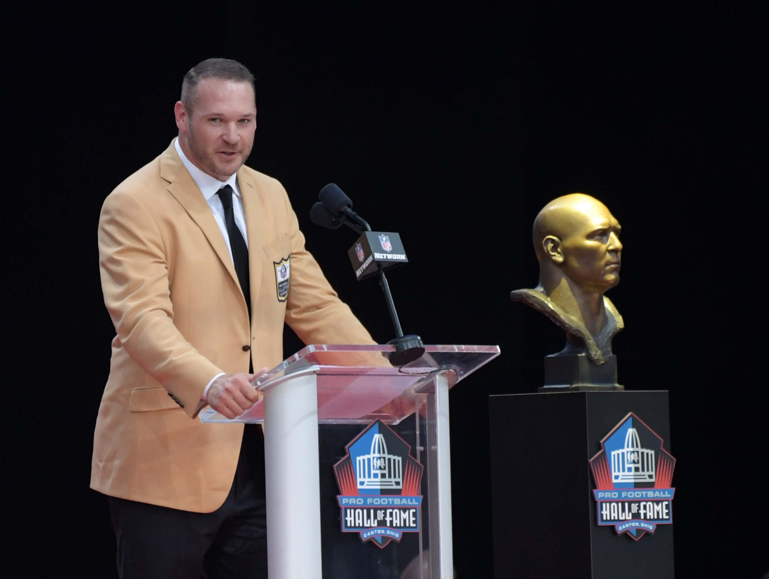 Aug 4, 2018; Canton, OH, USA; Chicago Bears former linebacker Brian Urlache...