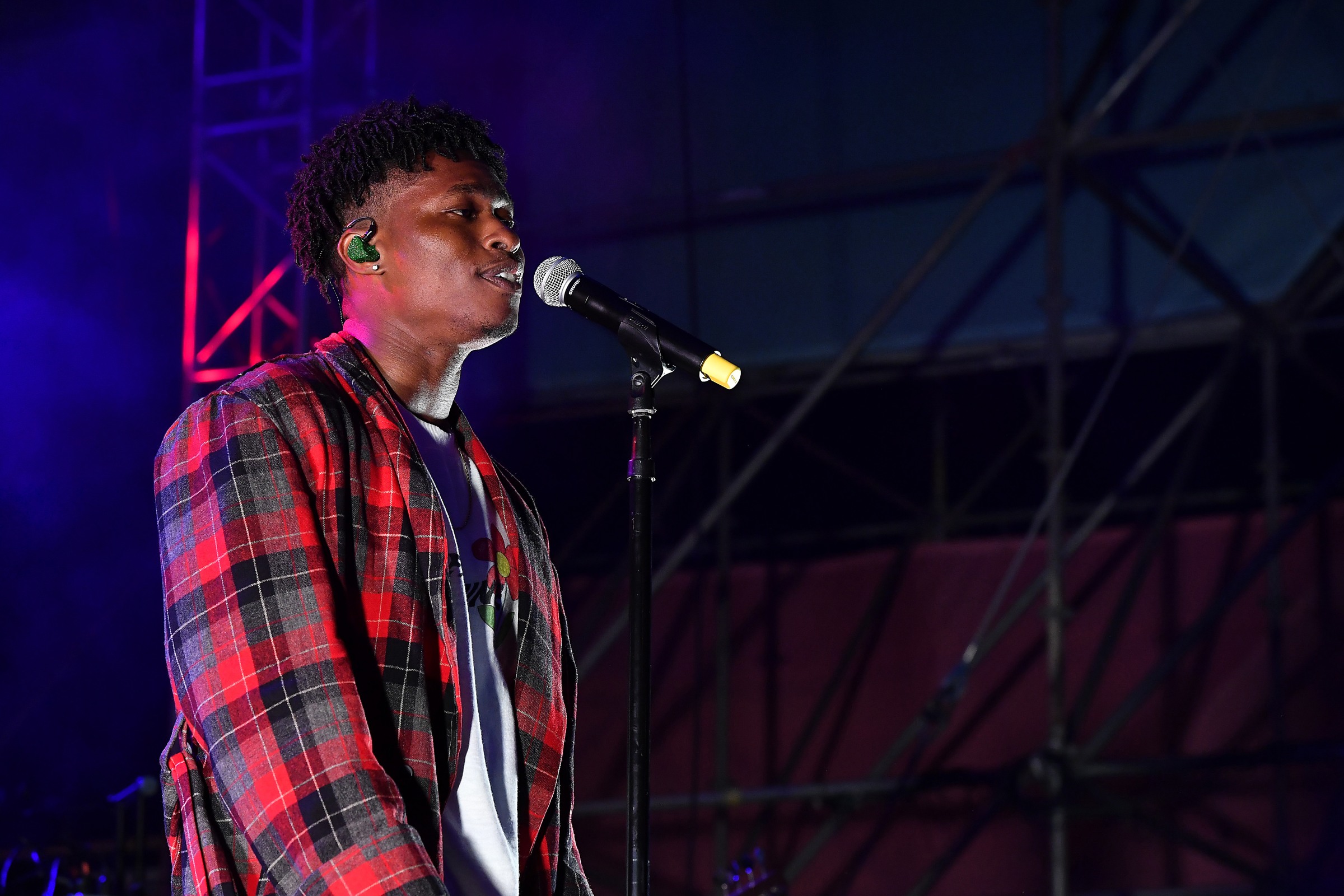 Lucky Daye Shares The 'Candy Drip' Cover Def Pen