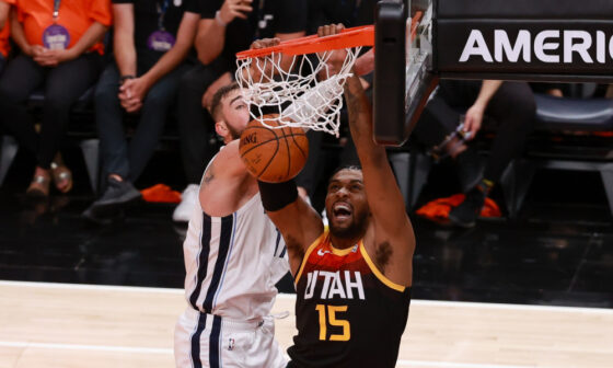 Derrick Favors