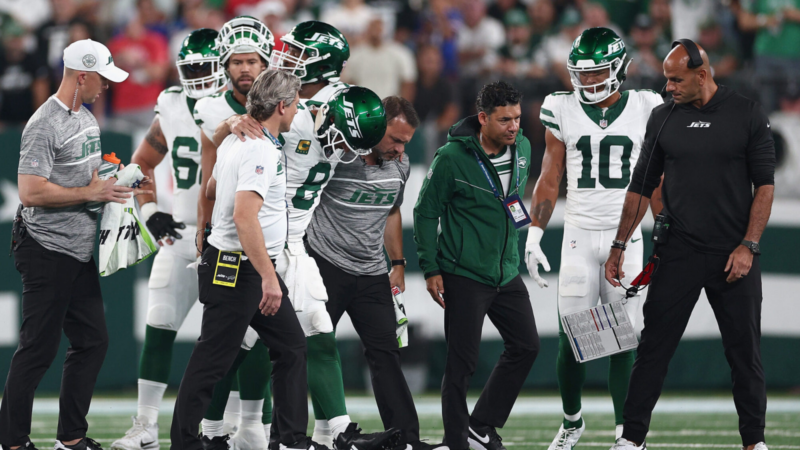 Aaron Rodgers Suffers Ankle Injury in New York Jets Debut